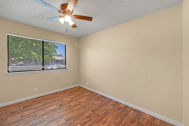 Building Photo - Charming Single-Story 3 Bed Home Two Car Garage & Spacious Yard!
