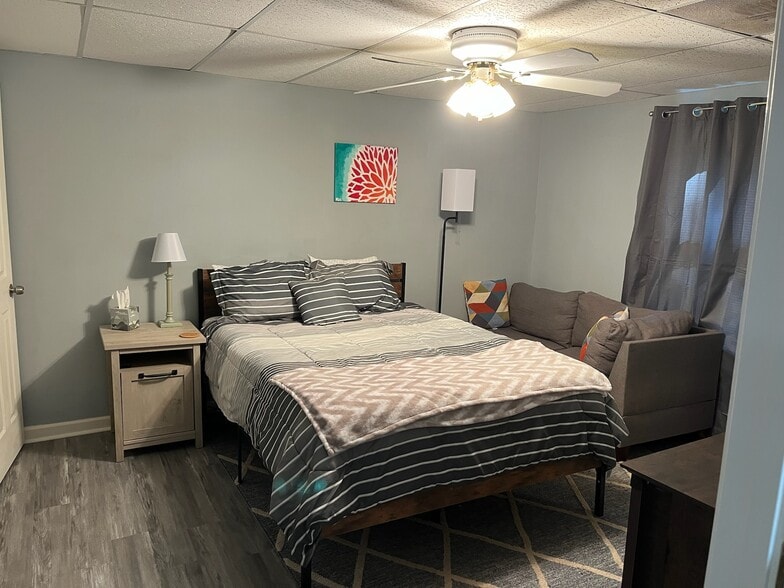 Building Photo - 2013 Addison Rd NE