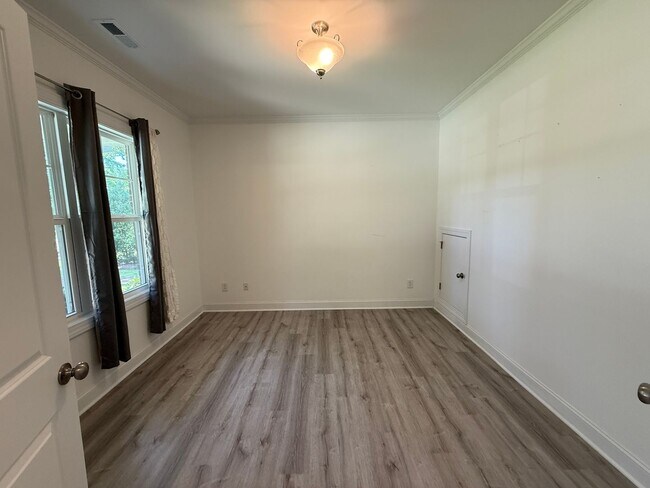 Building Photo - Gorgeous Executive Home in Anderson Creek ...