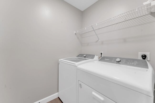 Building Photo - Modern 3-Bedroom Home with Granite Counter...