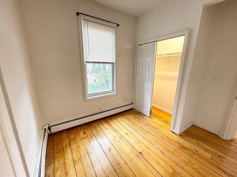 Building Photo - 52 Delle Ave