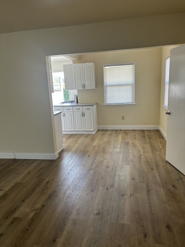 Dining area - 2839 Pinckard Ave