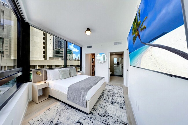 Building Photo - 225 N Miami Ave