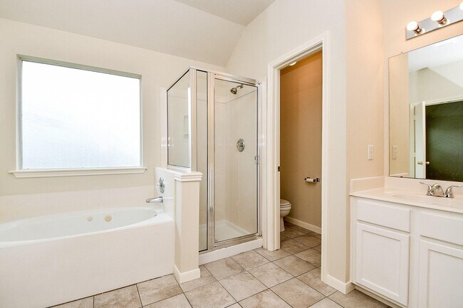 Building Photo - 2707 Silk Tree Ln