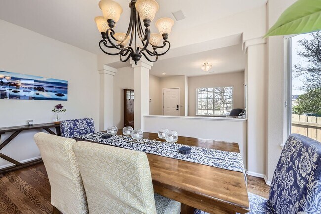 Building Photo - Walkability, Space, and Sunshine: 4Bd Home...