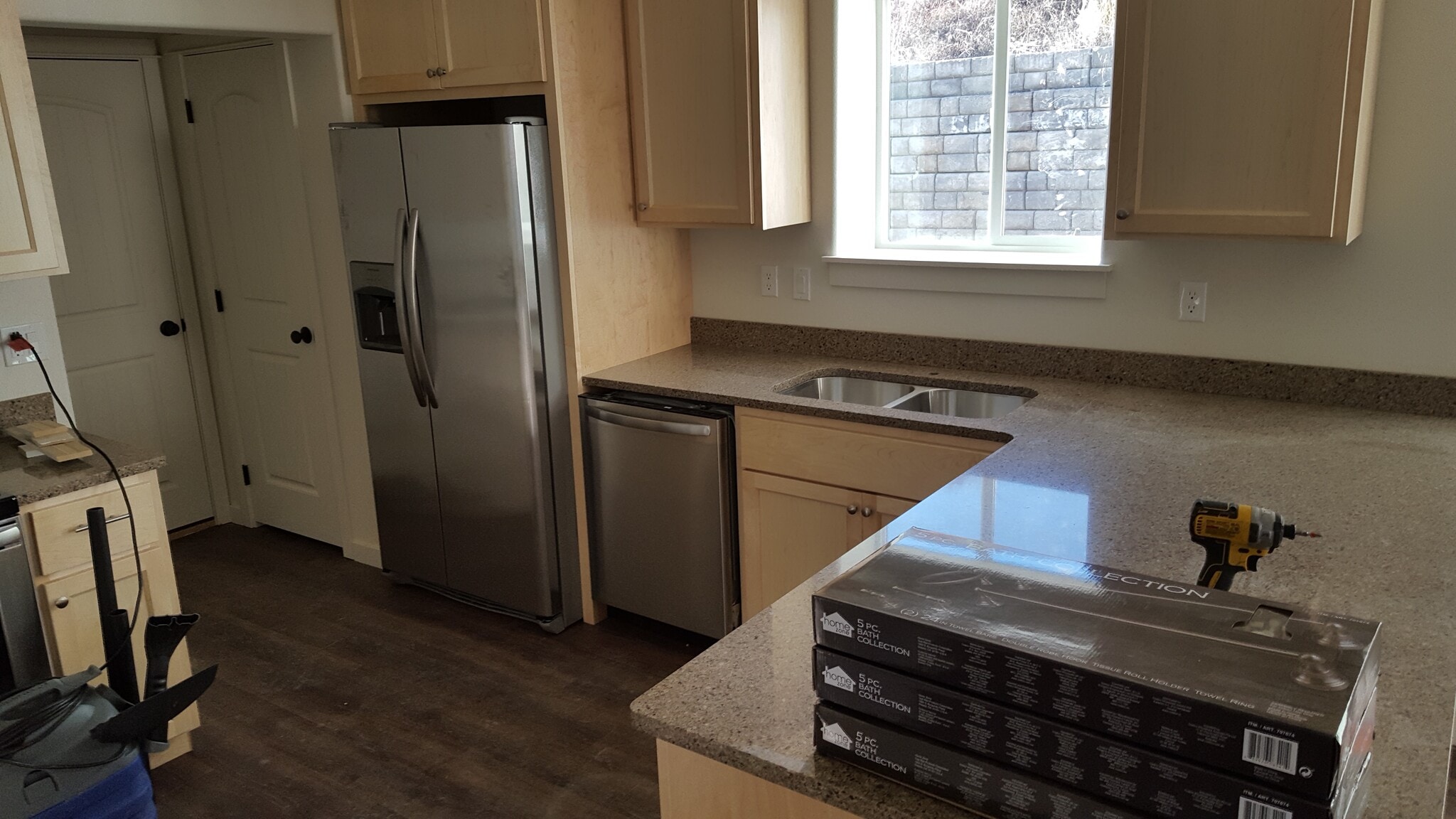 Granite Countertops and stainless steel appliances - 1121 Sundial Ln