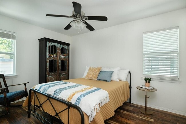 Building Photo - 1700 Eubank St