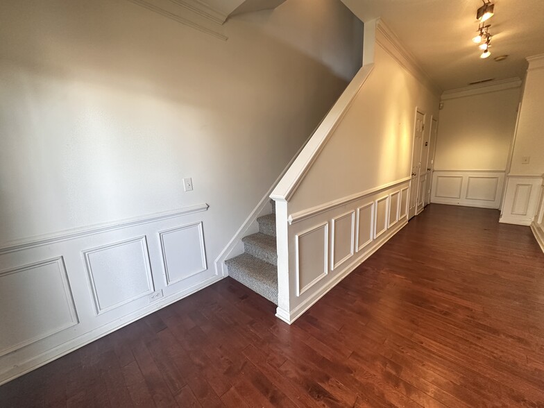 Building Photo - 307 Savoy Ct