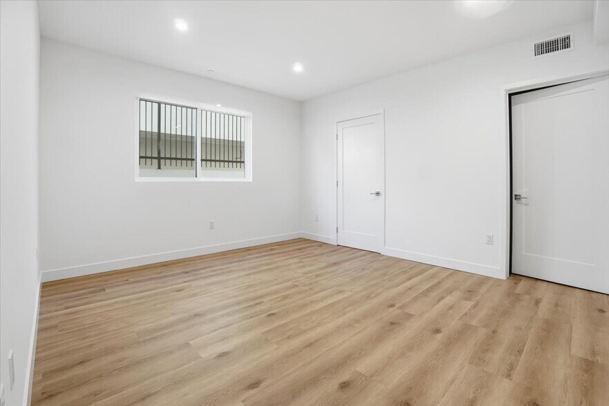 Building Photo - 1820 Prosser Ave