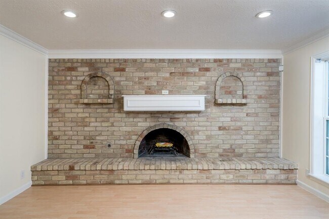 Building Photo - 14930 Walters Rd