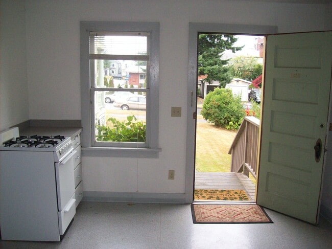 Building Photo - 1318 High St