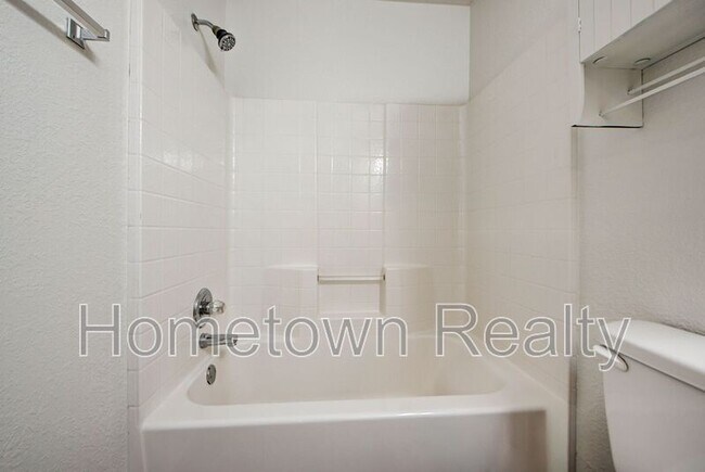 Building Photo - 16416 Oconee Creek Dr