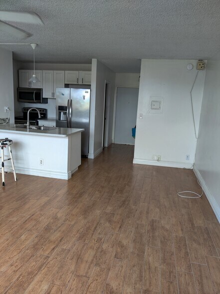 Building Photo - 2501 Riverside Dr