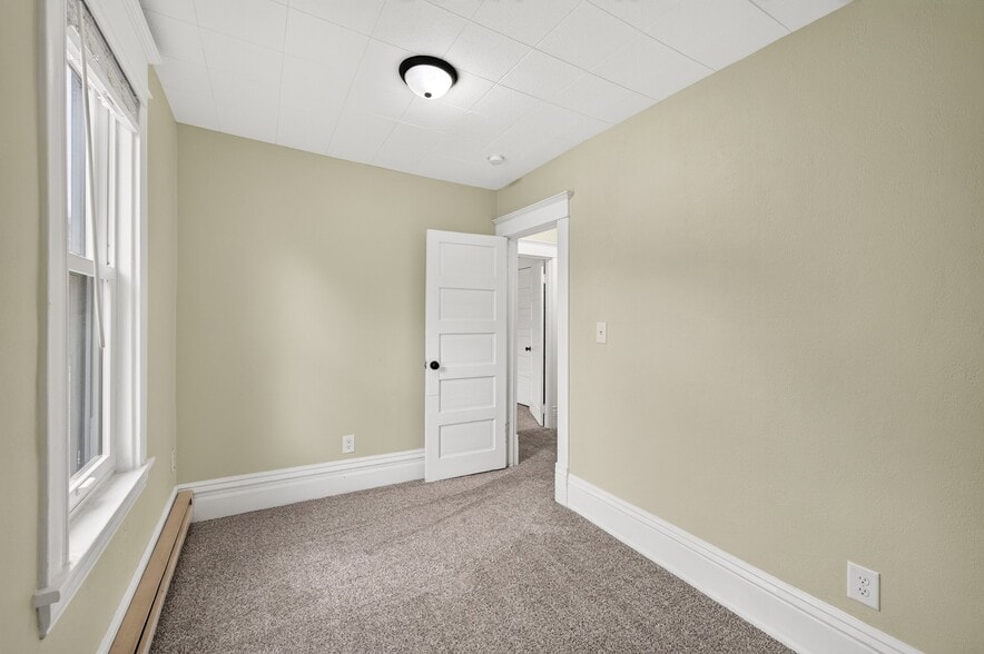 Building Photo - 754 5th St E