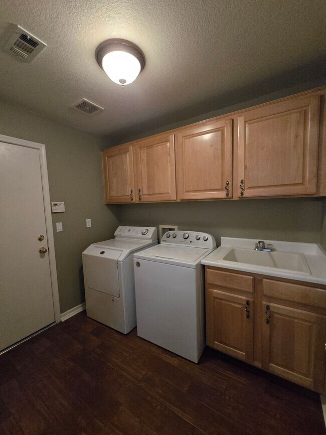 Building Photo - Don’t wait for summer, your pool home is ready now!!! 4 Bedroom, NW Las Vegas