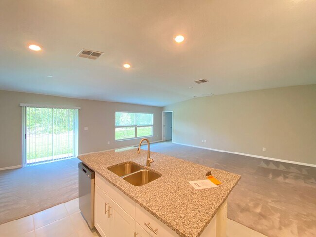 Building Photo - Great SW location 4/2/2 **WON'T LAST**