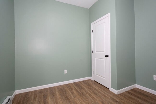 Building Photo - Remodeled 3 bedroom 1 bath 3rd floor.