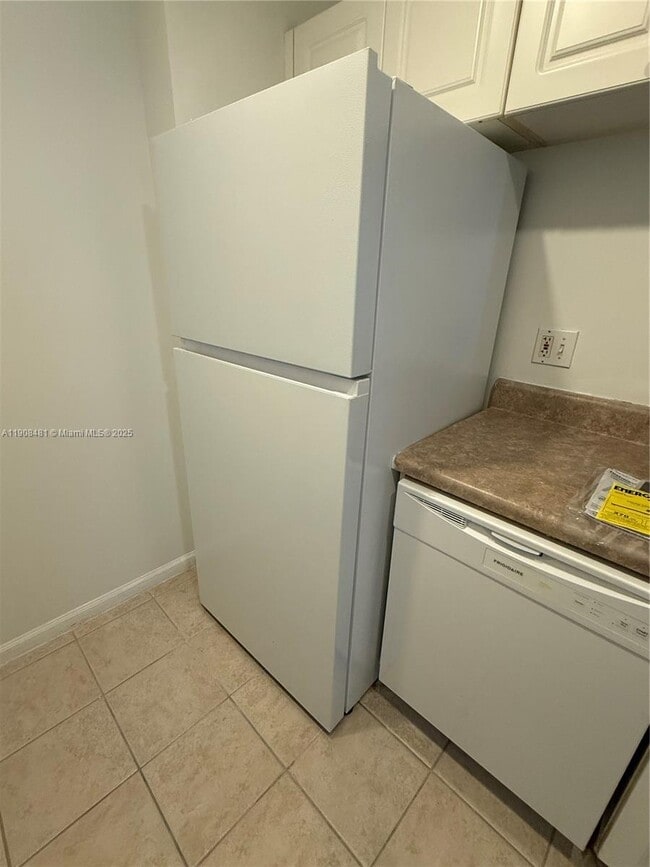 Building Photo - 17100 N Bay Rd