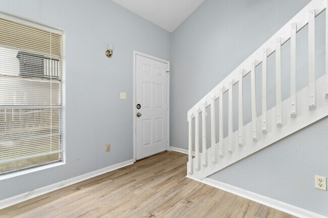 Building Photo - 1176 Oregon Ave