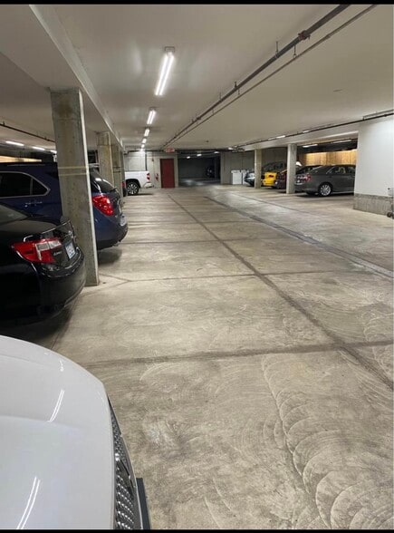 Building Photo - 1402 W Broadway St