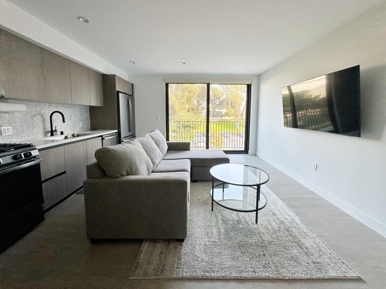 Building Photo - 4506 Dockweiler St