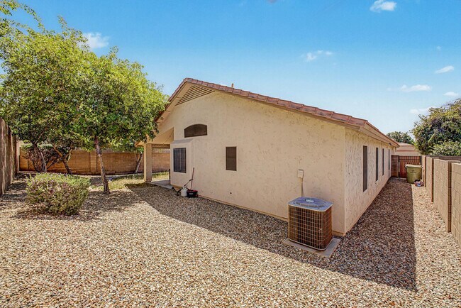 Building Photo - 6406 W Escuda Rd