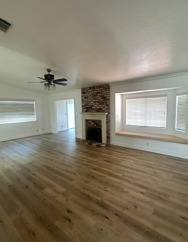 Building Photo - 1701 Ventura Way