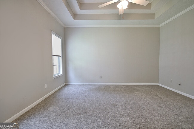 Building Photo - 77 Pine Crescent