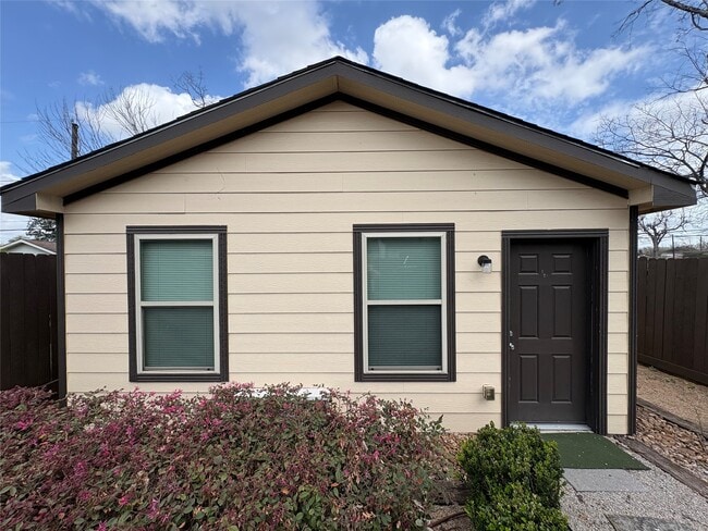 Building Photo - 6722 Underhill St