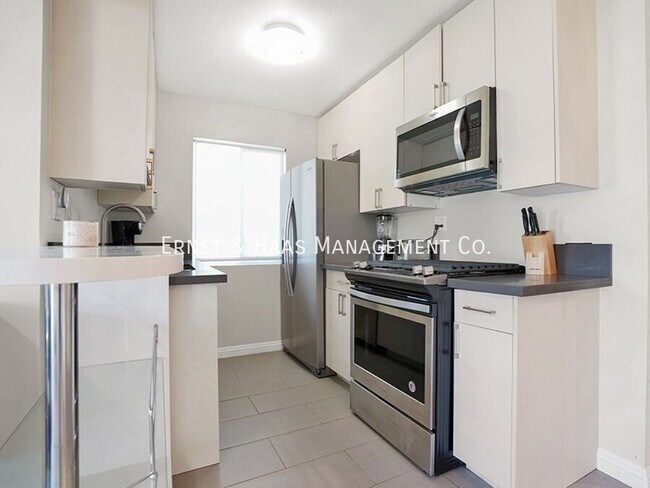 Building Photo - 17071 Oak Ln