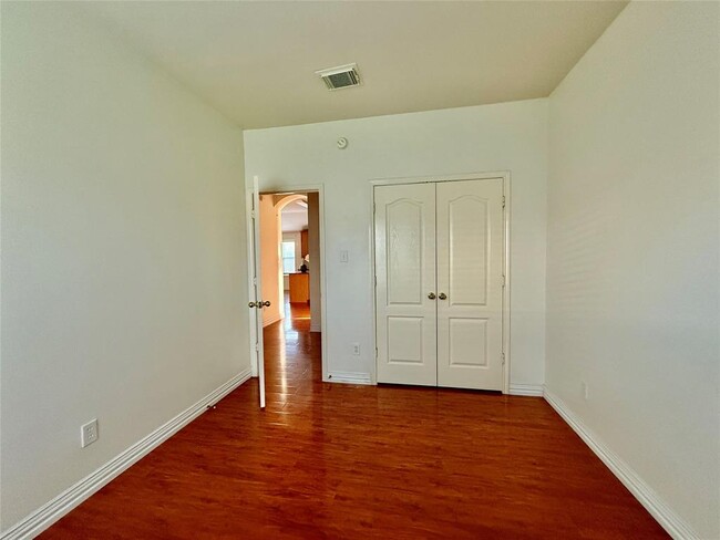 Building Photo - 2114 Indianapolis Dr