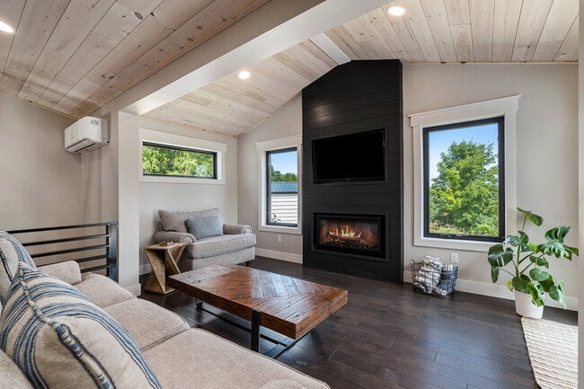 living room - 8481 Blackman Rd