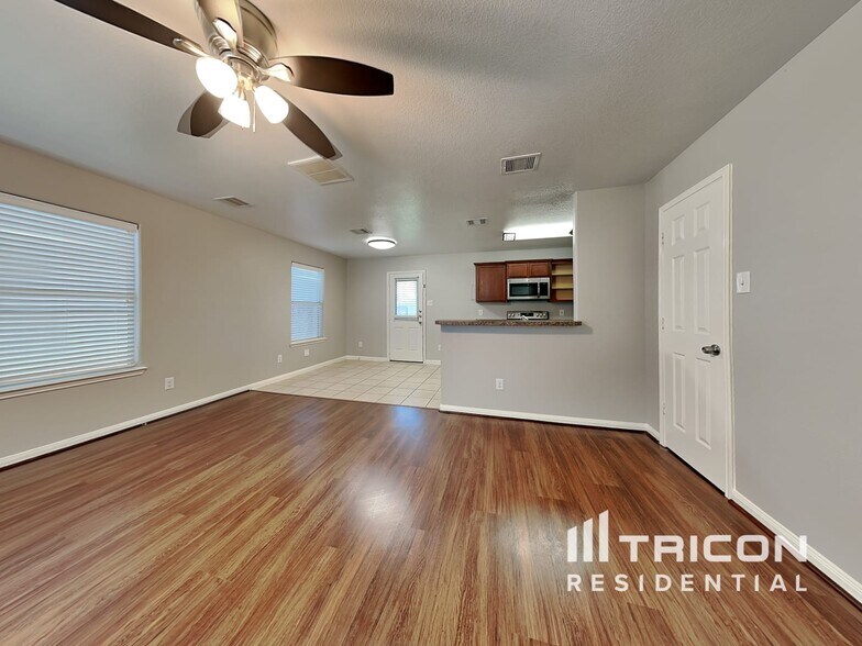 Building Photo - 6714 Clover Walk Ln
