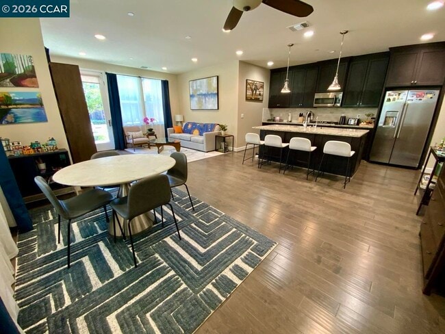 Building Photo - 472 Persimmon Common