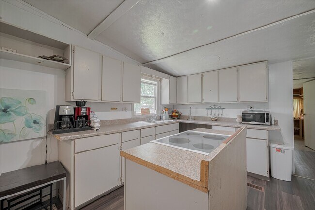 Building Photo - 2316 Green Meadows Dr