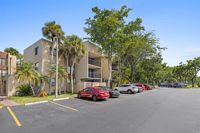 Building Photo - 10835 SW 112th Ave