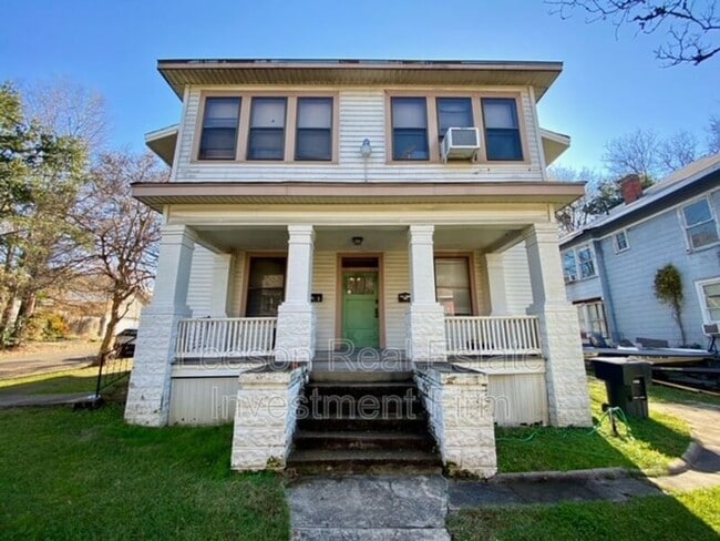 Primary Photo - 1101 College St