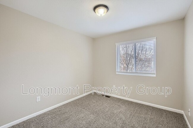 Building Photo - 303 Sweet Valley Ct