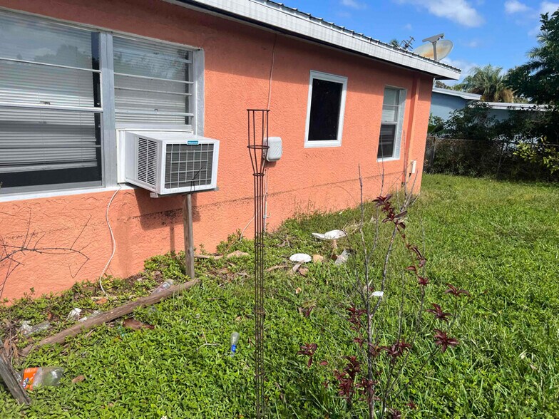 Building Photo - 1154 Harbor Dr