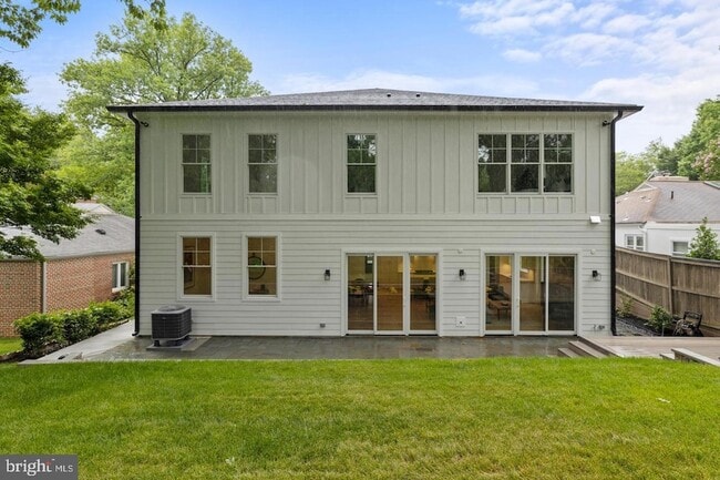 Building Photo - 8609 Woodbrook Ln