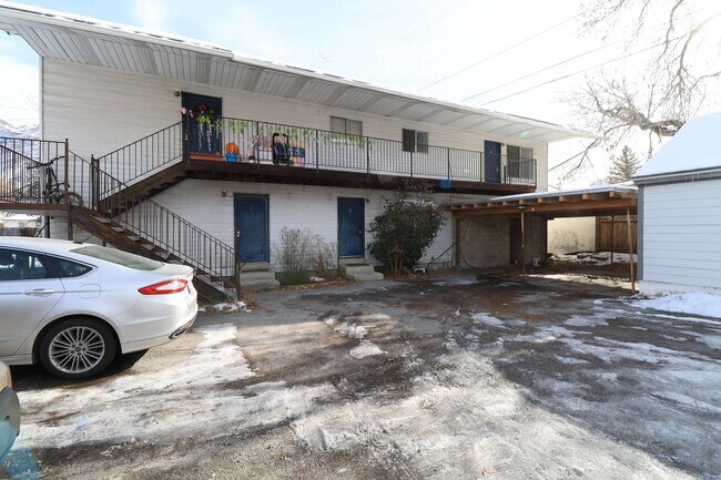 Building Photo - 400 E 4 plex