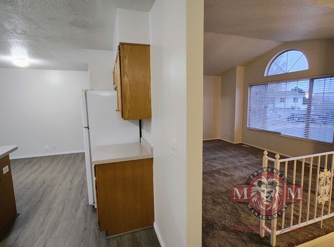 Building Photo - Beautiful Remodeled 4 Bd 2 Bath Home