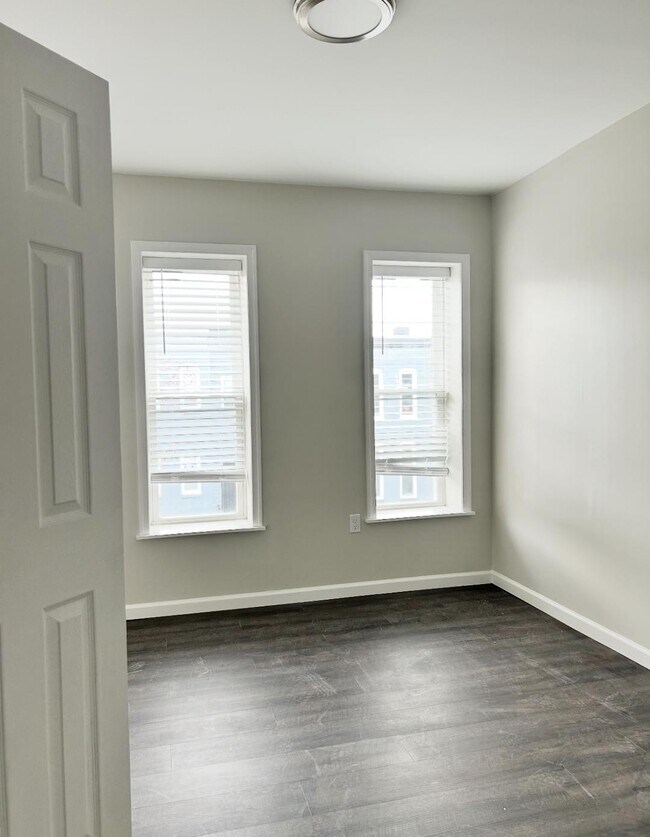 Building Photo - 1532 Holbrook St