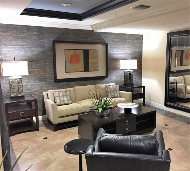 Building Photo - 4905 Midtown Ln