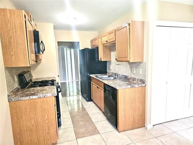 Building Photo - 8040 Creekstone Way