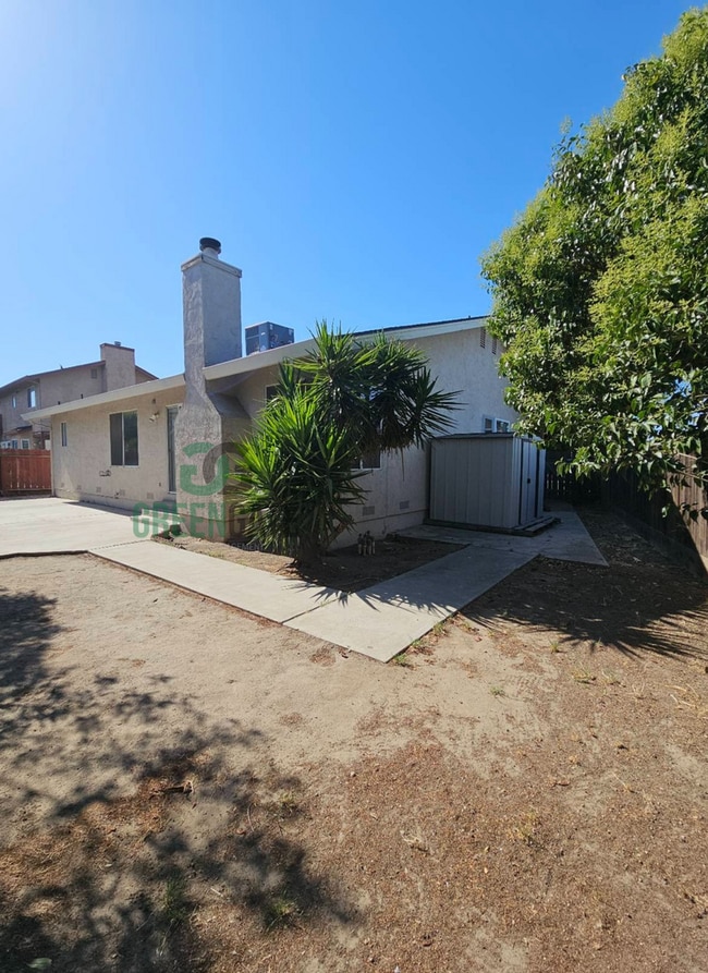 Building Photo - NOW AVAILABLE! Make this spacious 3 bedroo...