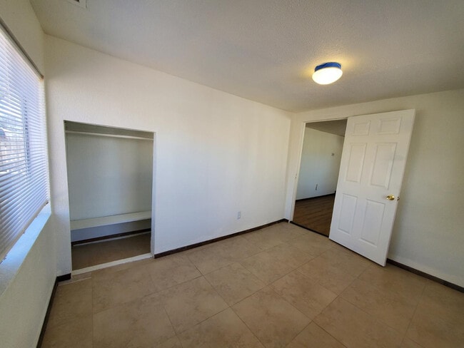 Building Photo - 515 S O'Leary St