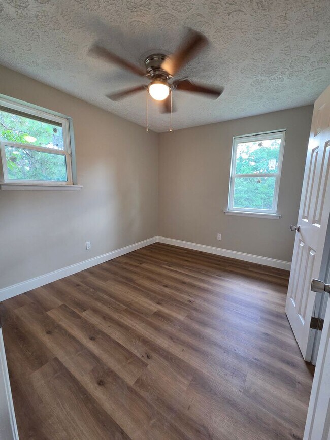Building Photo - Fully Renovate Property Available for rent NOW!