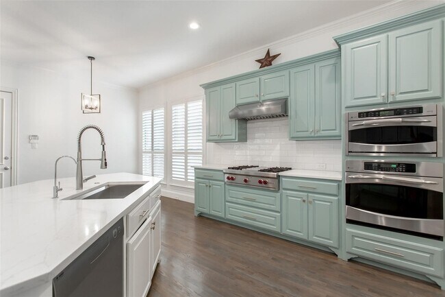 Building Photo - 921 Pine Burst Dr
