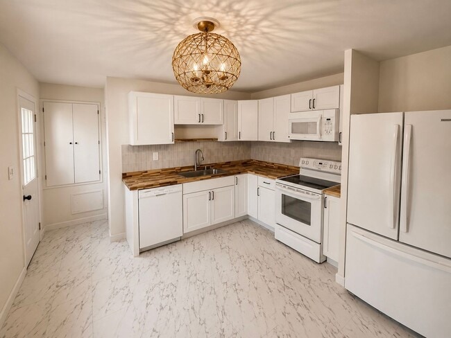 Building Photo - 3 Bed 1 Bath Rental in Rome NY